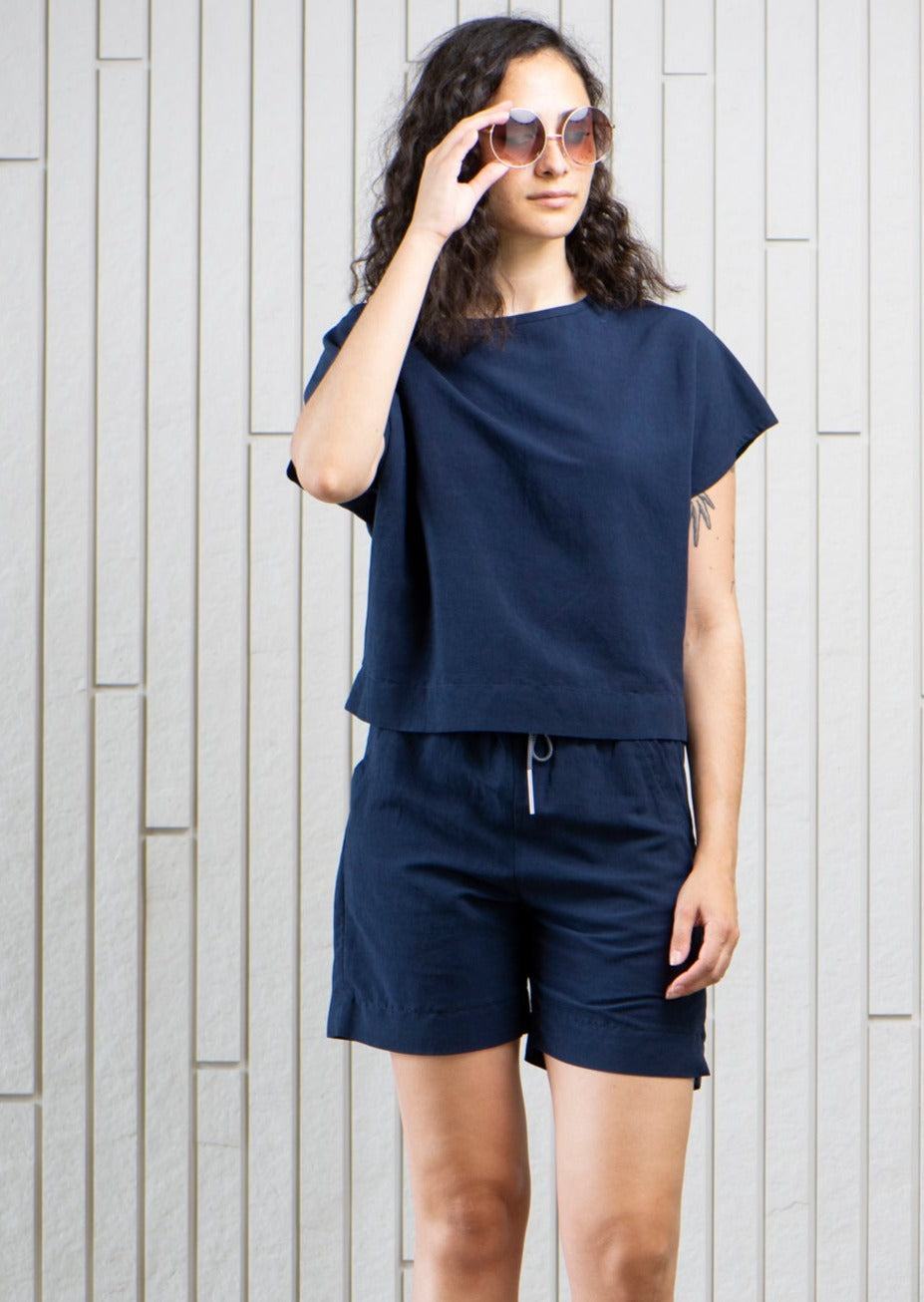 market-linen-shorts-pockets-Canadian-designer-navy